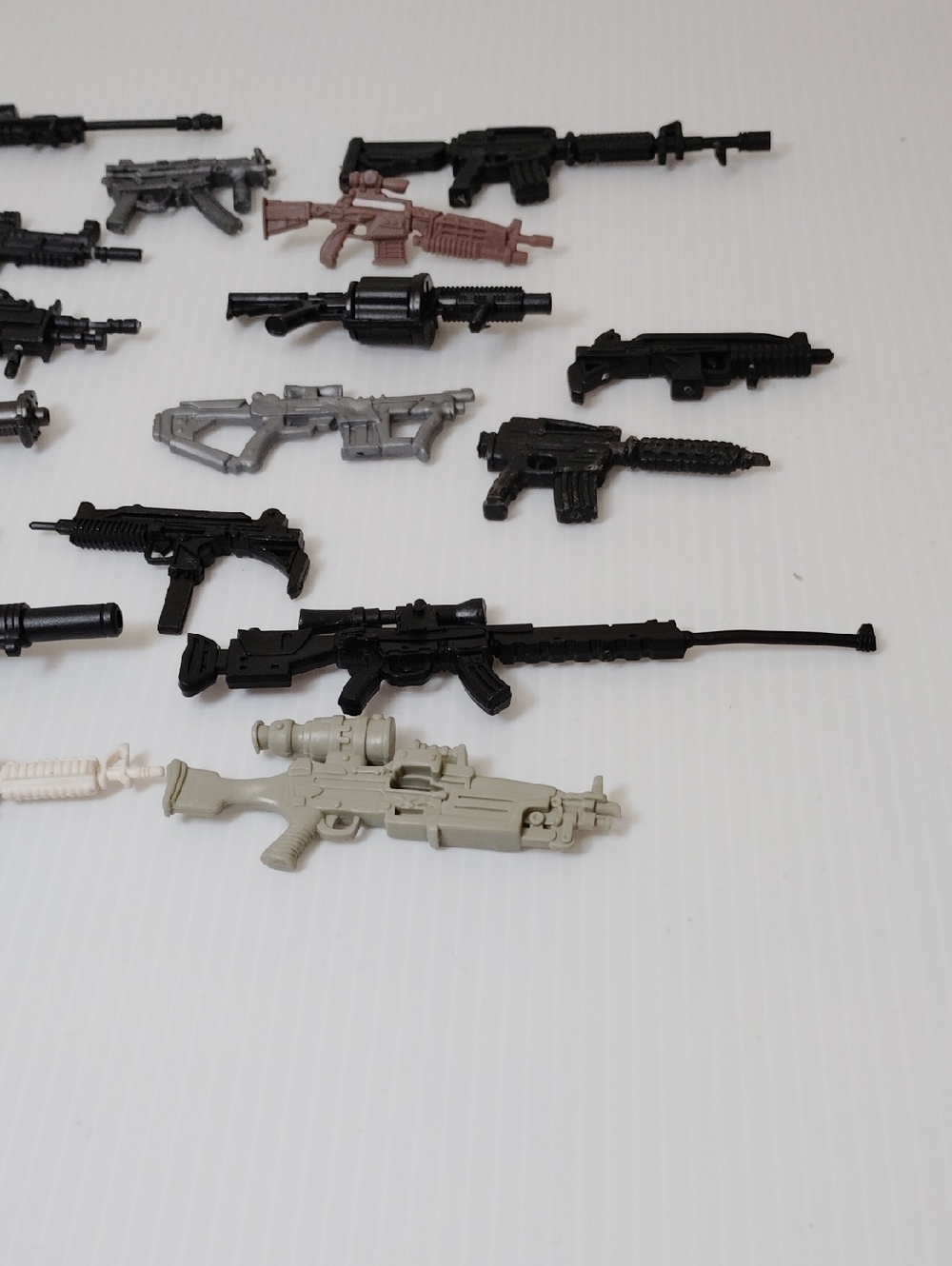 24! Military Action Figures Set - Assorted Green, Tan, White, Black And Weapons - Picture 12 of 12
